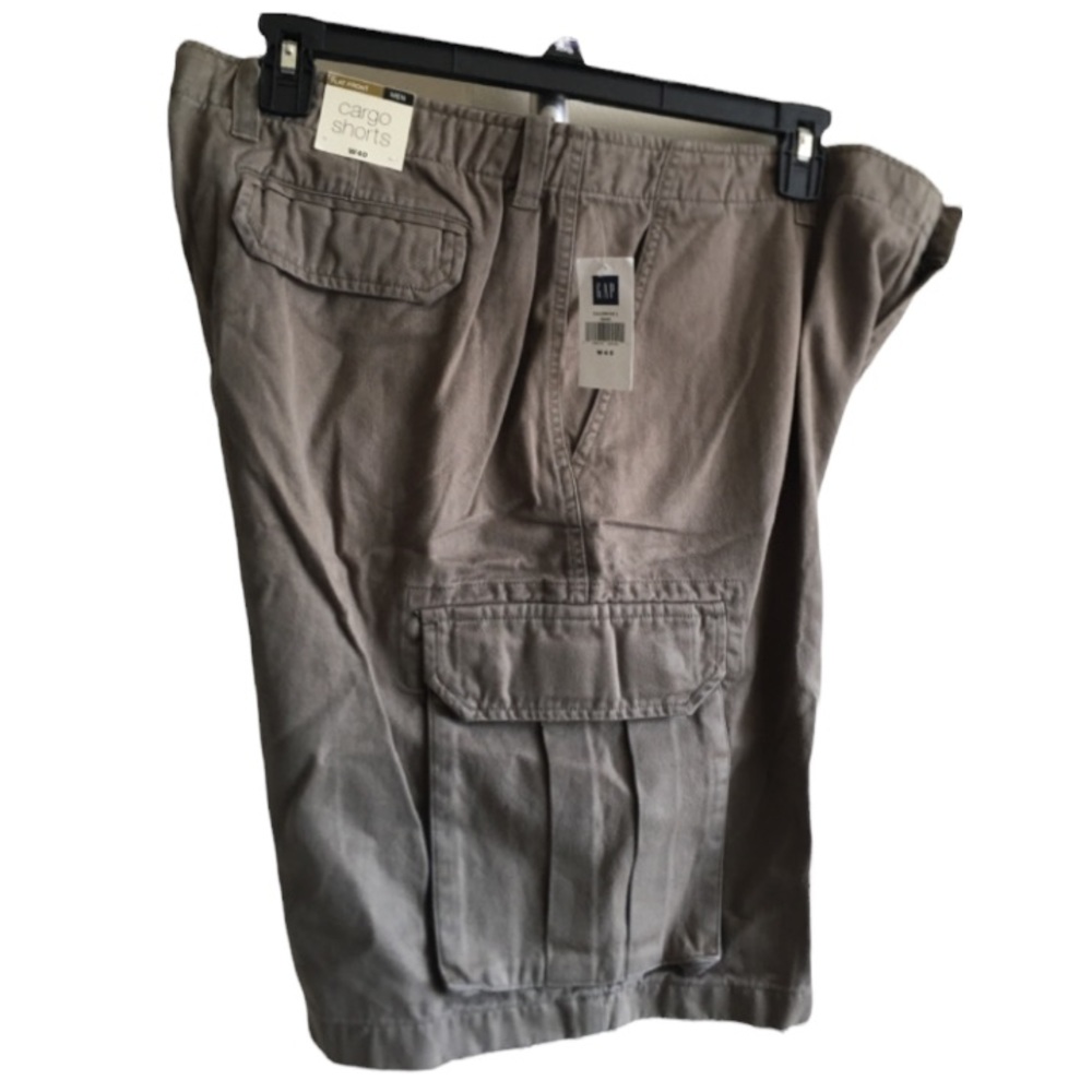 NWT GAP Cargo Shorts. W40. Brand new with Tag